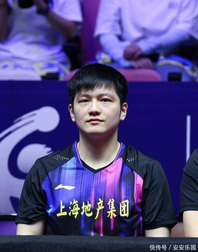九游棋牌反败为胜引发热议！，Rookie在公牛比赛中出色防守赛场气氛高涨的简单介绍