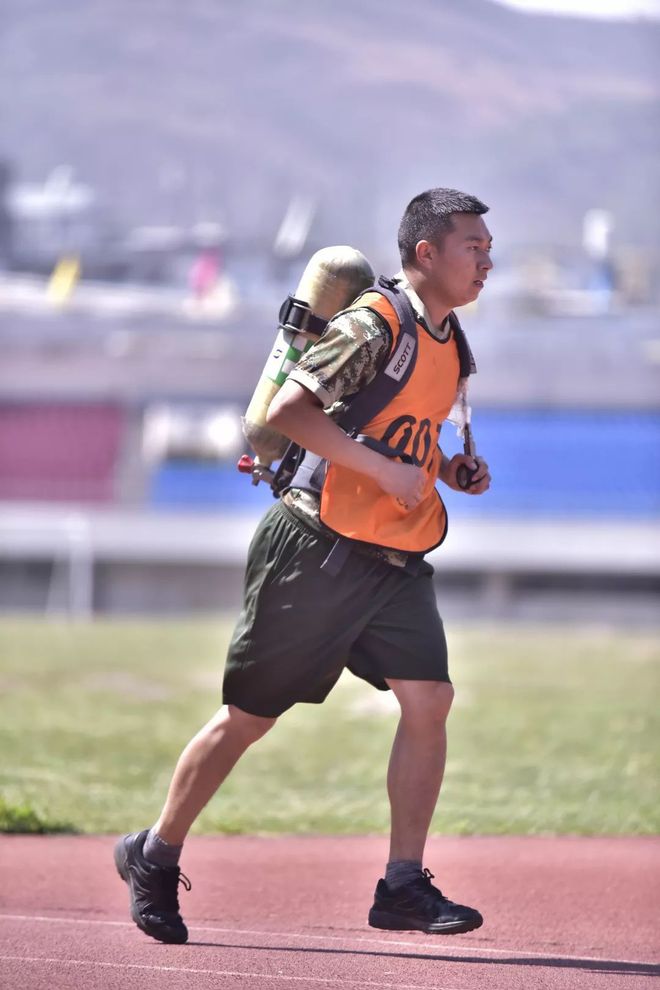 九游棋牌关于马拉松大奖赛,云贵玄武队与岭南闪电队绝杀,VAR改判成焦点!赛场纪律更严谨的信息