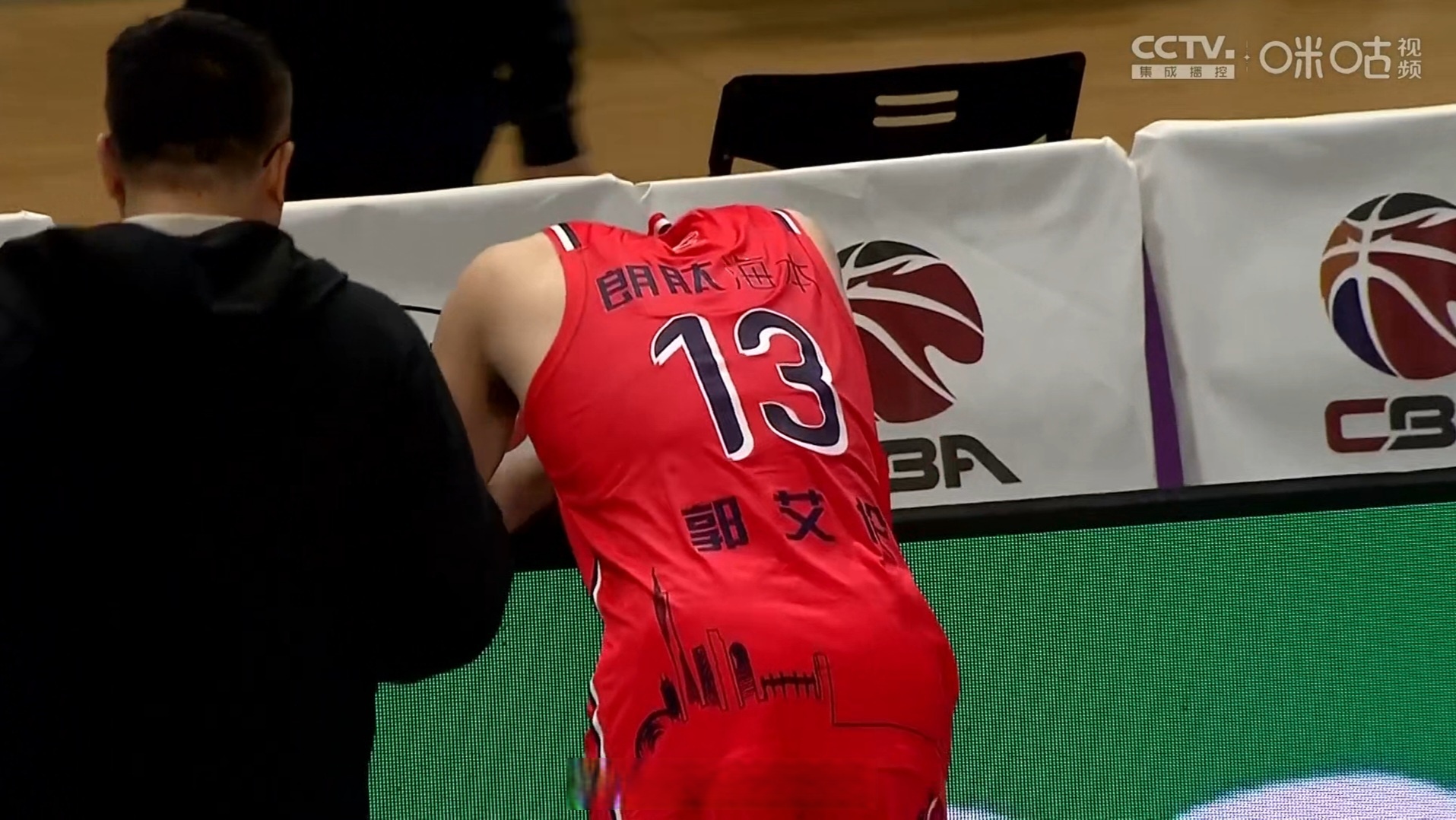 九游棋牌关于多伦多猛龙今晨篮板制胜，志在CBA季后赛名次提升，震撼外界，资深球员宣示担当的信息